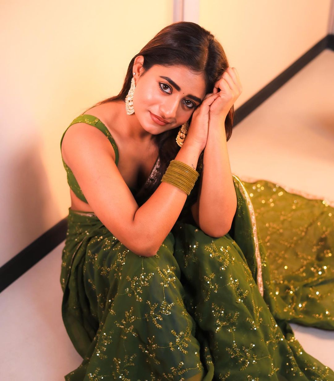 South Indian Actress Nayani Pavani Images in Green Saree